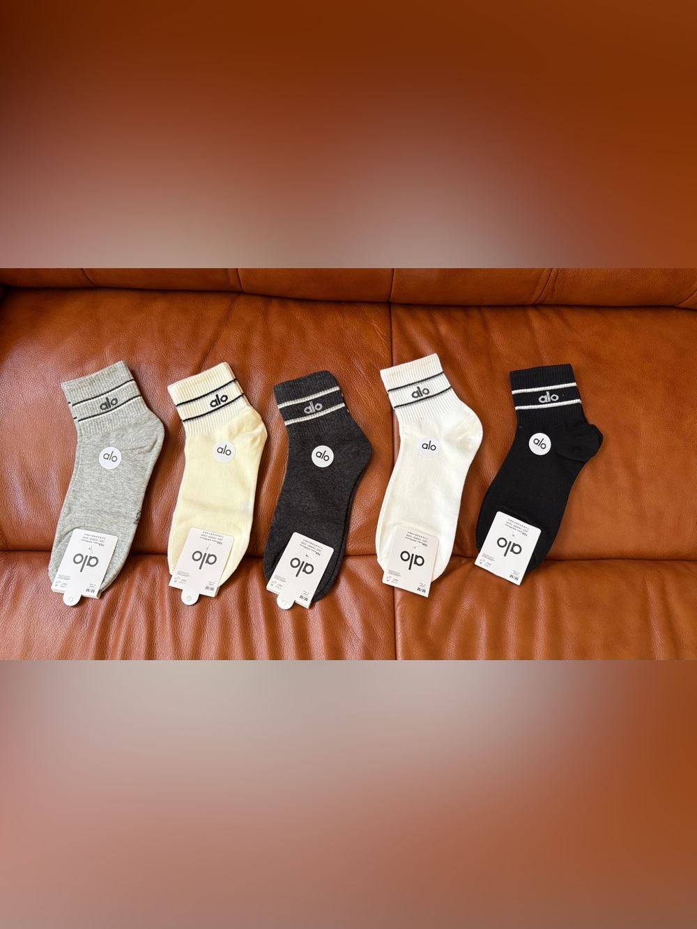 NWB Alo Yoga Unisex Half-Crew Socks – 5 Pairs